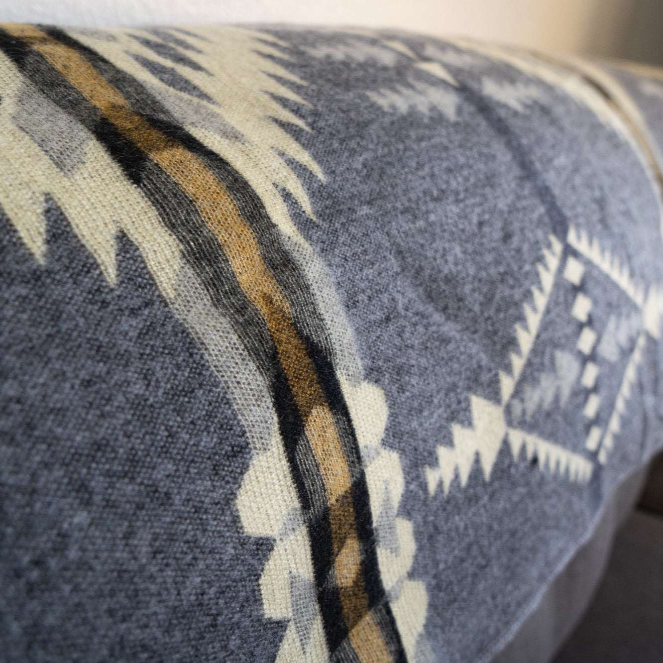 Andean Alpaca Wool Blanket - Cloud, reversible with vibrant patterns, handmade by Ecuadorian artisans.